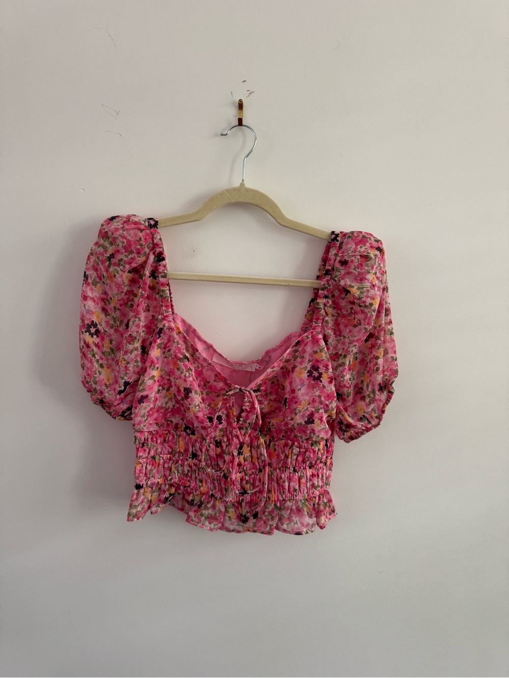 Astr the Label Floral Pink Puff-Sleeve Crop Top